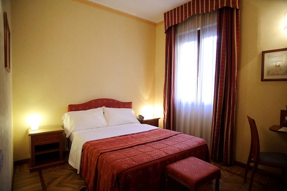 Hotel Cavour Rapallo Exterior photo