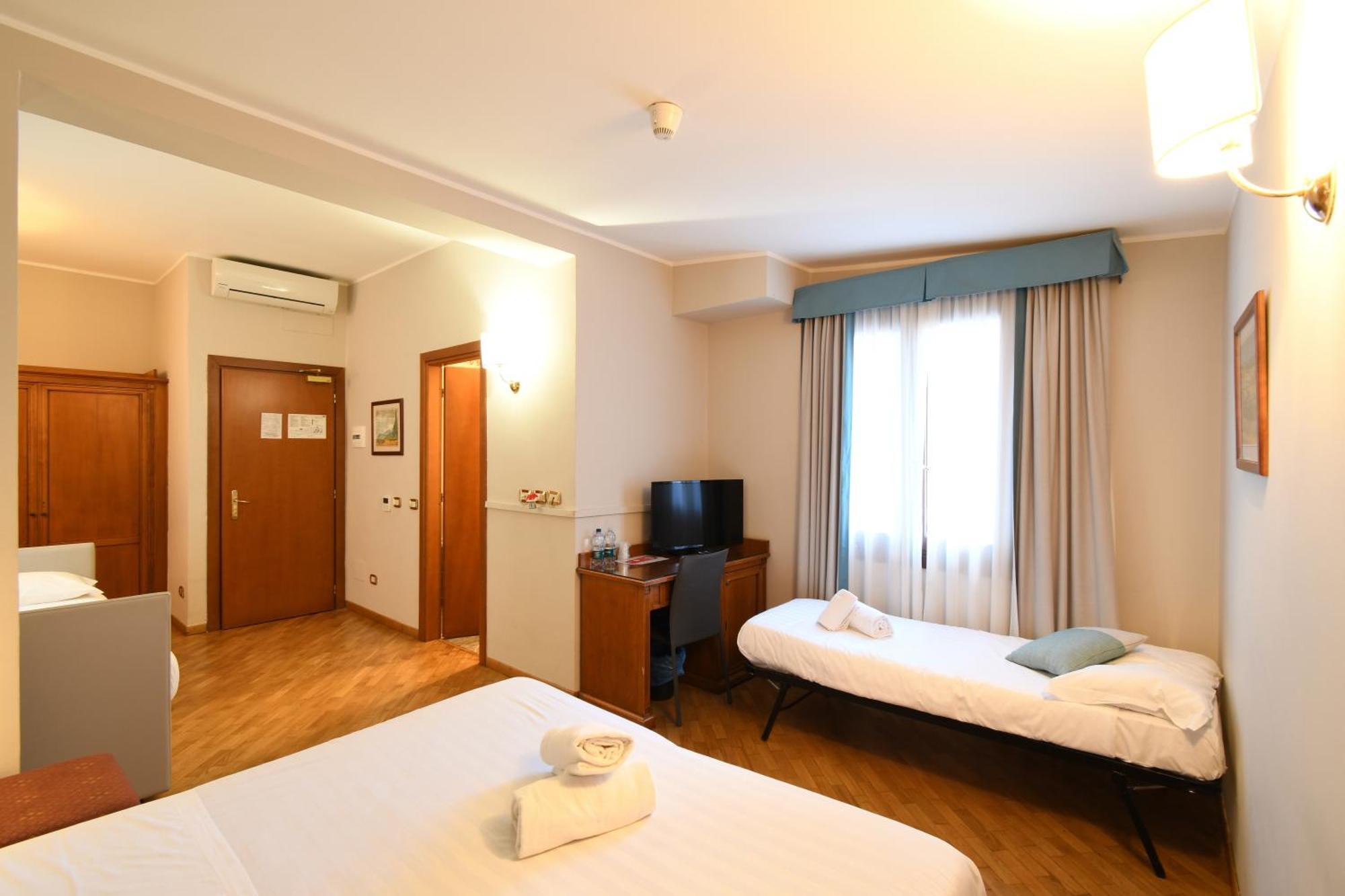 Hotel Cavour Rapallo Exterior photo