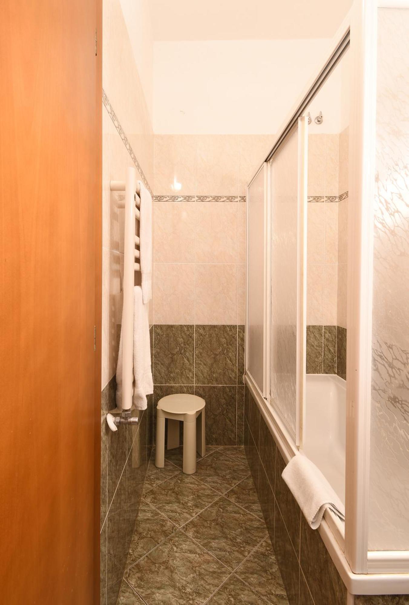 Hotel Cavour Rapallo Exterior photo
