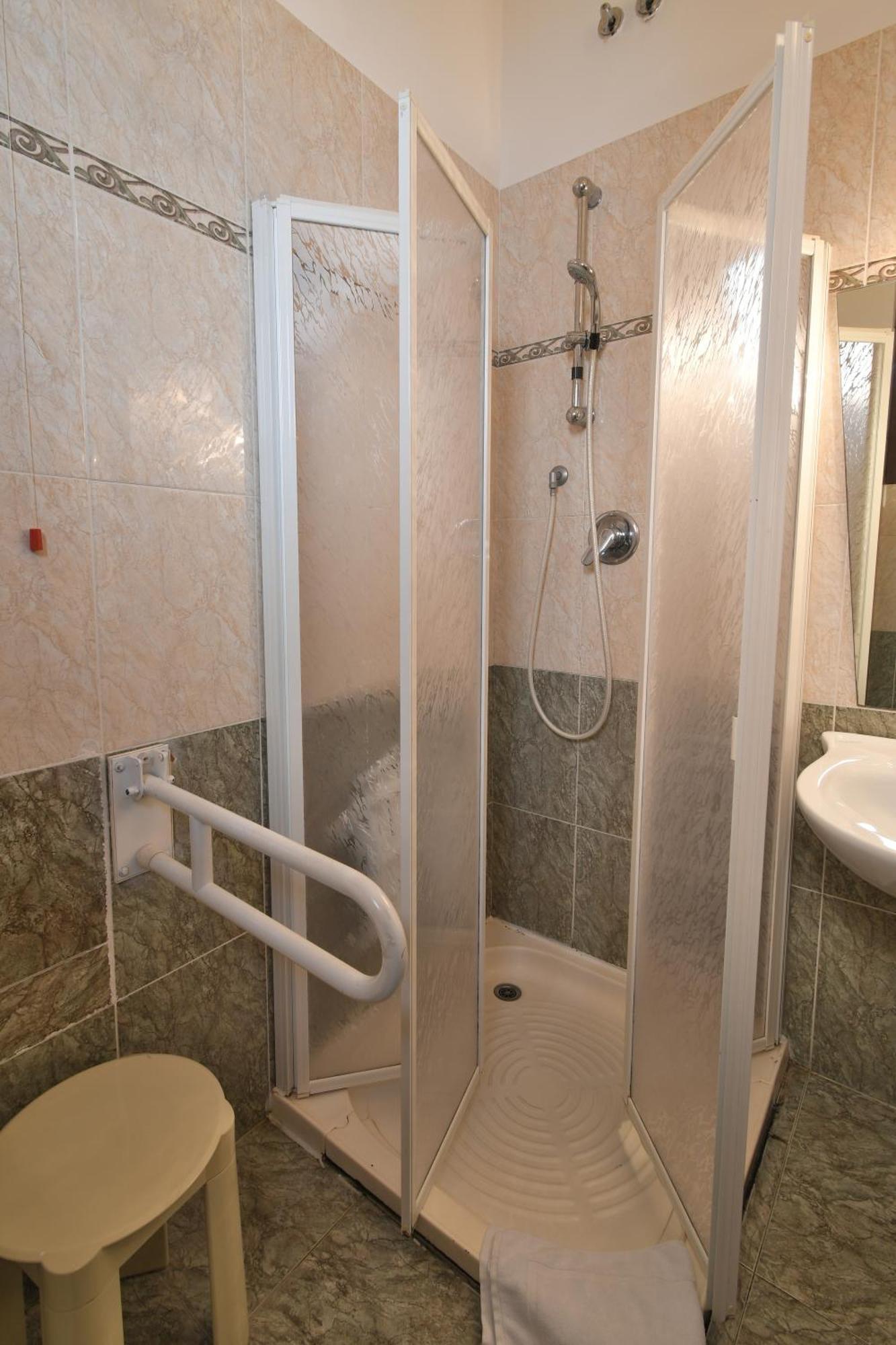 Hotel Cavour Rapallo Exterior photo