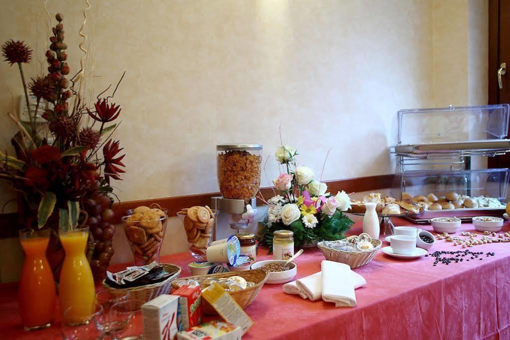 Hotel Cavour Rapallo Exterior photo