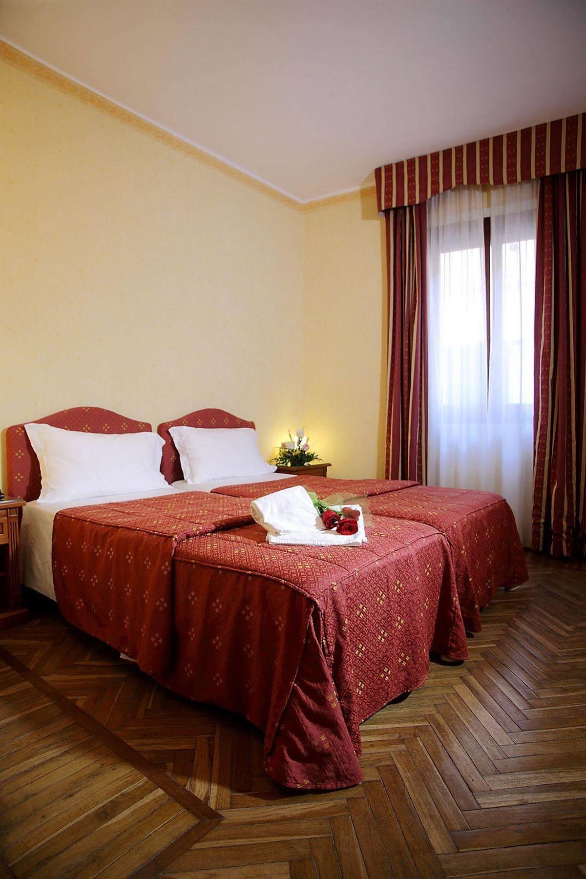 Hotel Cavour Rapallo Exterior photo